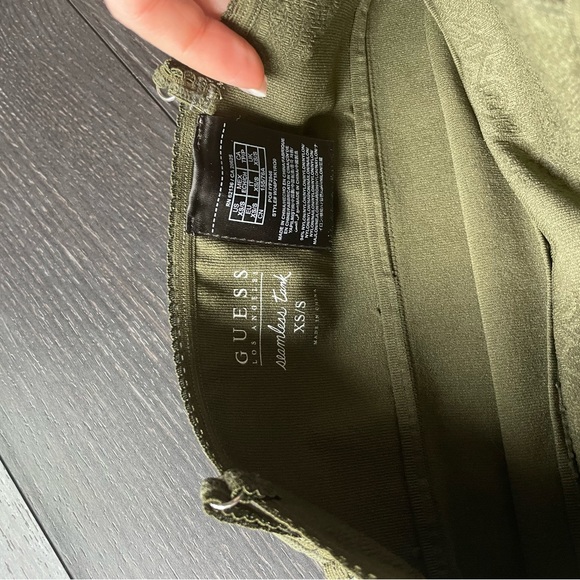 ⭐️3/$50 Lot of 2 XS/S Seamless Guess Tanks Built in Bra - Picture 7 of 14